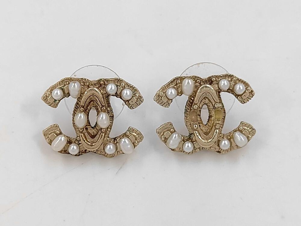 119 CHANEL Earrings